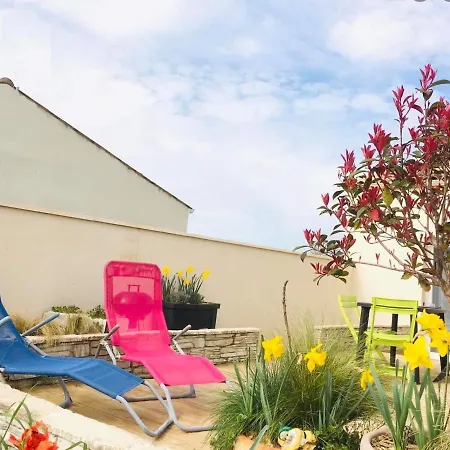 Le Pírate Benèzegîte Insolite,situation Idéale,accueil Attentionné Trizay